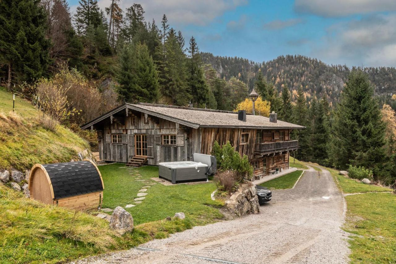 Вилла Luxury Old Wood Mountain Chalet In A Sunny Secluded Location With Gym, Sauna & Whirlpool Шеффау-ам-Вильден-Кайзер Экстерьер фото