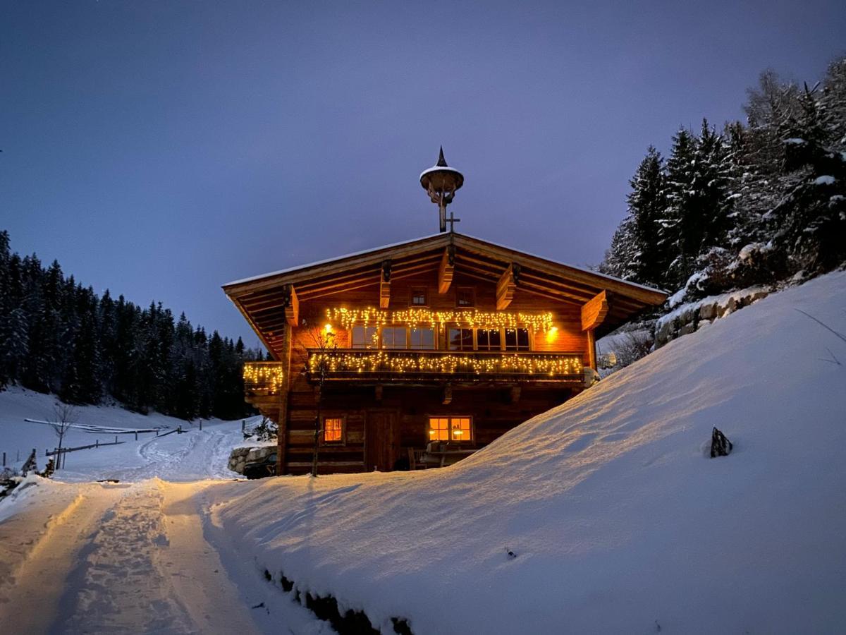 Вилла Luxury Old Wood Mountain Chalet In A Sunny Secluded Location With Gym, Sauna & Whirlpool Шеффау-ам-Вильден-Кайзер Экстерьер фото