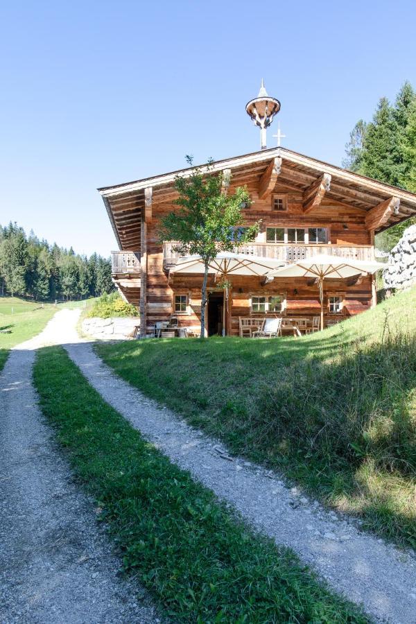 Вилла Luxury Old Wood Mountain Chalet In A Sunny Secluded Location With Gym, Sauna & Whirlpool Шеффау-ам-Вильден-Кайзер Экстерьер фото