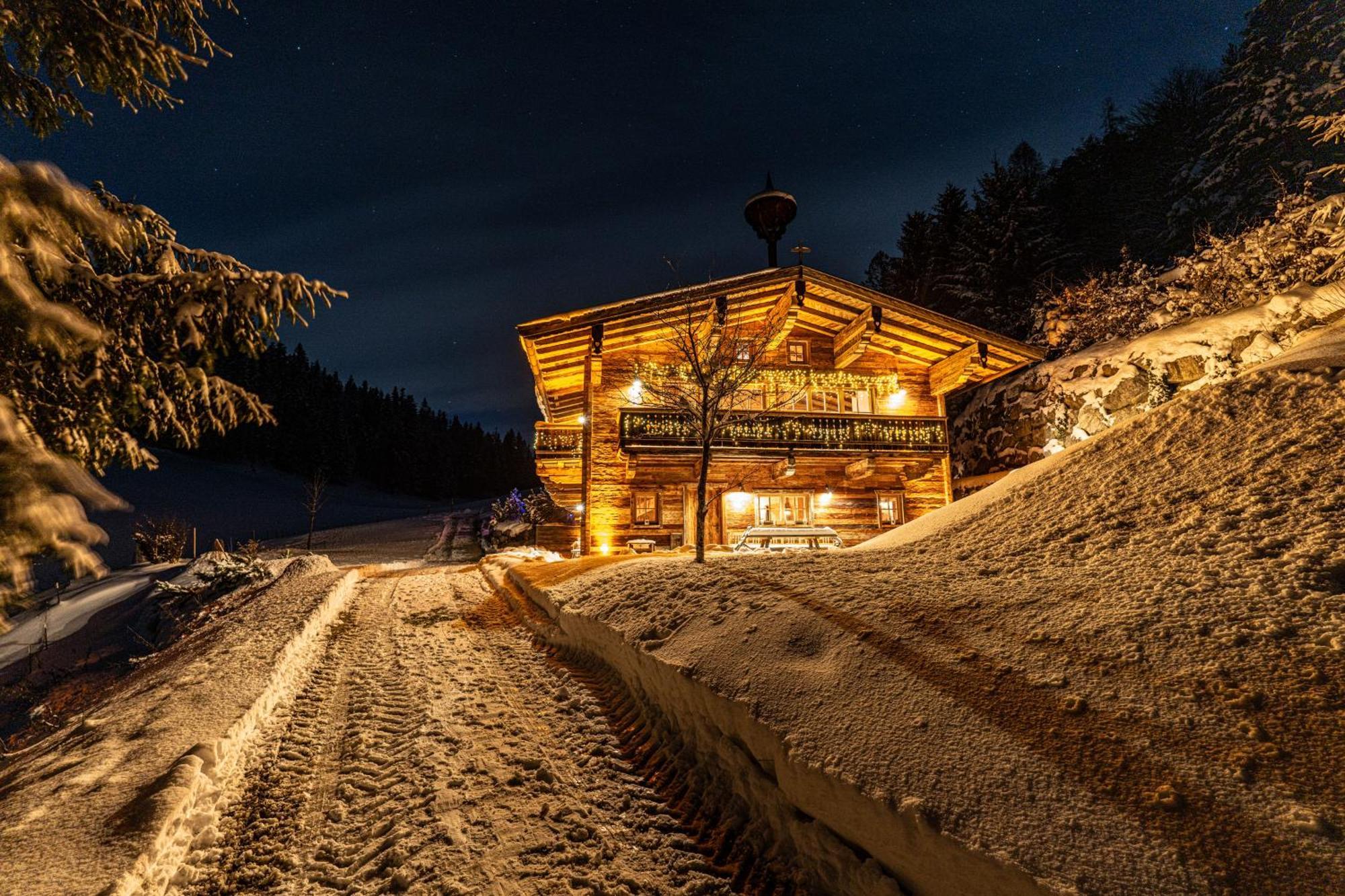 Вилла Luxury Old Wood Mountain Chalet In A Sunny Secluded Location With Gym, Sauna & Whirlpool Шеффау-ам-Вильден-Кайзер Экстерьер фото