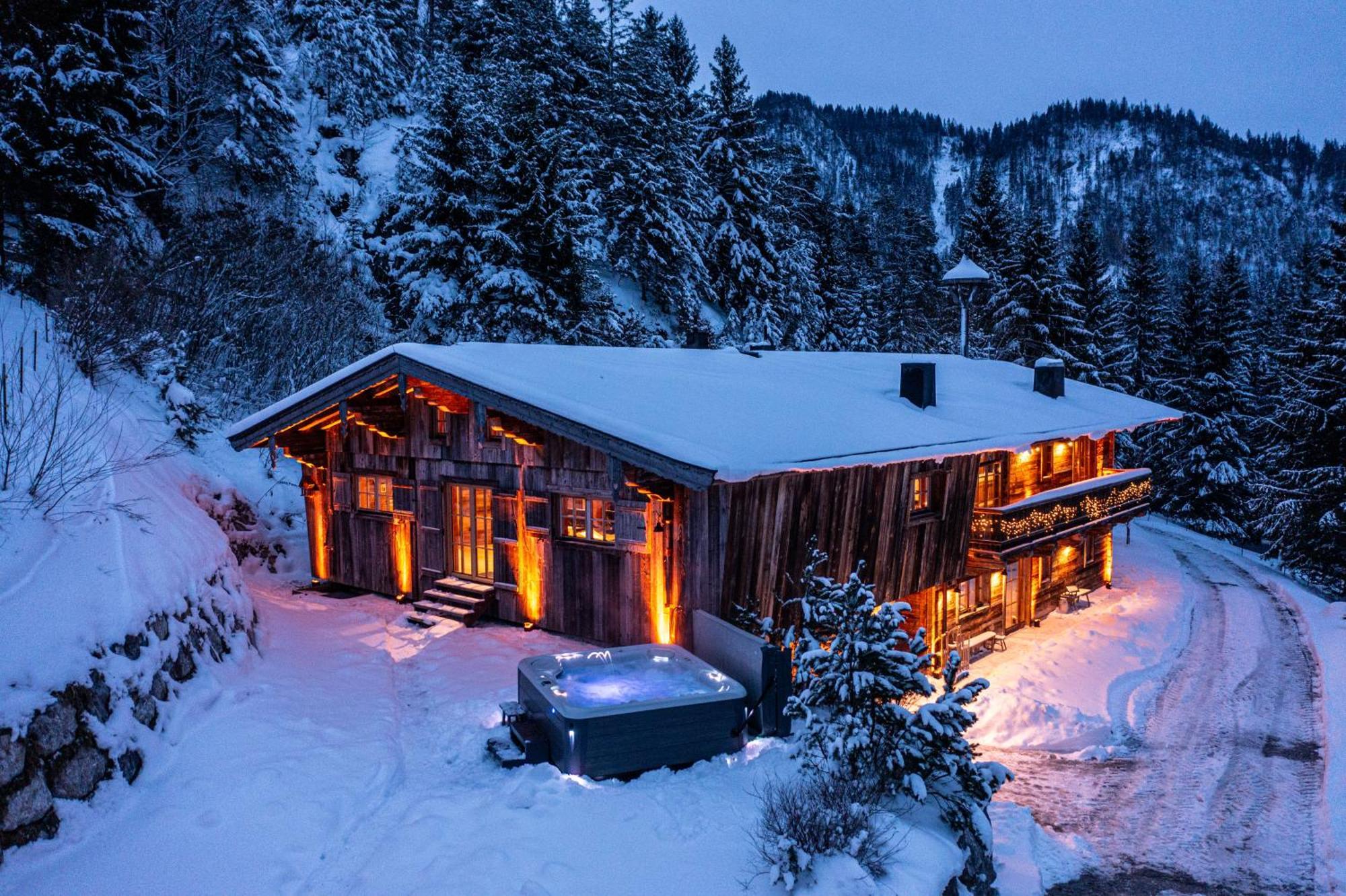 Вилла Luxury Old Wood Mountain Chalet In A Sunny Secluded Location With Gym, Sauna & Whirlpool Шеффау-ам-Вильден-Кайзер Экстерьер фото